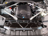 【BMWエンジン】革新的なガソリン・エンジン・テクノロジーによる高性能かつ高効率。レスポンスの良いパワーを発揮。常にスムーズな吸気を実現しアクセル開度にダイレクトに反応しドライビングを楽しく演出。