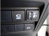 オートマチックハイビームとは、先行車や対向車のライトを認識し、ハイビームとロービームを自動で切り替える機能です。夜道の視界を確保します。詳細は販売店スタッフまでおたずねください。