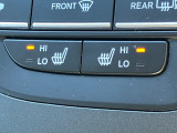 冷えが気になる方にもうれしい、運転席&助手席シートヒーター。