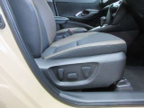 運転席は微妙な調整が手軽にできるパワーシートになっています。
