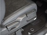◆シートハイトアジャスター◆運転席を上下に高さ調節ができます!運転ポジションを体格に合わせてシート調整できます。