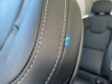 フロントシートにさりげなく付いた、スェーデン国旗。北欧のおしゃれなセンスを感じますね。