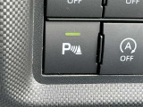 車体の四隅やバンパーの障害物を検知し、音と光でドライバーに知らせてくれるコーナーセンサーを装備しています。死角になりやすい障害物との距離感を的確につかめるため、駐車が苦手な方でも大丈夫
