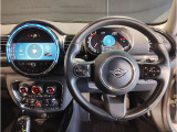 ミニ独特のゴーカートフィーリングと呼ばれる軽快なハンドリングはAT車、MT車のどちらでも楽しめます。