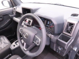 カップホルダーは運転席や助手席からちょうど手の届く位置です!!