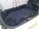 後席使用時でも、荷室空間を確保しております。