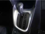 無段変速機(CVT)を搭載。有段変速機に存在する「変速ショック」が無いので、スムーズなアクセル操作が可能です♪
