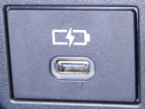 充電用USB端子を装備しております。