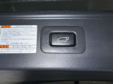 【パワーバックドア】ボタン一つでテールゲートが自動で開閉します。