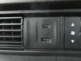 便利な充電用USBジャックも付いています☆周辺機器の充電にご利用頂けます☆