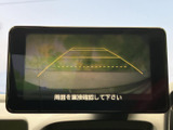 高画質のモニター画面で、安全確認をサポート。駐車時や後退時の視界を広げ、運転をアシストします。鮮明な映像で安心です。