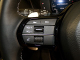 【ステアリングリモコン】ステアリングにオーディオ調節可能なスイッチが装備されていますので運転中でも視線をそらさずにオーディオの調節が可能です!
