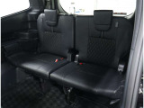 サードシートは便利な5:5分割可倒式シートです。収納と乗車人数のバランスに優れています♪荷物の大きさに応じたラゲージスペースをフレキシブルに作り出せるので、シーンに応じた使い方ができます♪