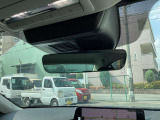自動防眩ミラーです。自動でまぶしさ軽減してくれる、高性能バックミラーです。