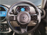 ミニ独特のゴーカートフィーリングと呼ばれる軽快なハンドリングはAT車、MT車のどちらでも楽しめます。
