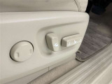 パワーシート搭載。微妙な調整が手軽にでき、ピッタリのポジションで運転することが可能です。