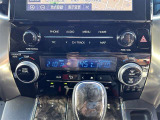 左右独立温度コントロールフルオートエアコンです。運転席、助手席それぞれで独立して温度設定ができます。冷え性の方が乗っても安心ですね♪