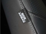 【サイドエアバッグ】サイドエアバッグで胸部へのダメージを低減します。