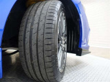タイヤサイズは225/45ZR18となっております☆