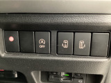 【両側パワースライドドア】両側がパワースライドドアになっており、運転席のスイッチやスマートキーのボタンからでも開閉が可能です!狭い駐車場でのお子様の乗り降りに便利です