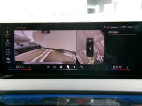 バック駐車する際に便利なバックカメラを搭載しています。360度確認でき、障害物はもちろんのこと、子供が突然出てきても確認できる便利な機能です。