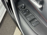 【パワーウインドウ】運転席に居ながら窓を開け閉めのコントロールできますよ。ロック機能で、子供がイタズラして窓を開けるという事も無くなりますよ。