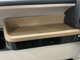 専門業者にて内外装のクリーニングを実施しております!