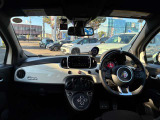 イタリア車ならではの美しさ、走りへのこだわりを感じるインテリアデザイン!