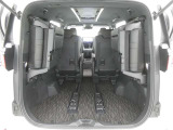 【シートアレンジ可能】ゆとりあるワイドな車内空間は、ドライブを始め買い物やレジャーなど、幅広く活躍します。一人でもみんなとでもお出かけを楽しみましょう!