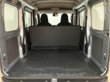 ご納車までに、弊社サービススタッフによる車検整備を行い、バッテリー、エンジンオイル、オイルエレメント、ワイパーゴムを交換し、ブレーキを分解、摩耗等を確認、必要であれば交換、安心してお乗りいただけます!