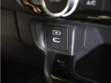 ◆スマートフォンの充電等にも便利な電源ソケットも使いやすい場所に装備されています。