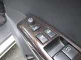 ドアミラーの鏡面の調節、格納は運転席からすべて操作できます!