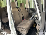 乗降がしやすい運転席。高さが調節できて小柄な方でも運転しやすいポジションをとることができます。