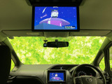 停車時に、テレビ放送を視聴できます。移動時間も、ご家族で楽しめるエンターテイメント空間を提供します。