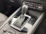 アクセルペダルを踏み込む量や速さに応じて変速パターンをし、人馬一体の運転感覚を発揮してくれる6速オートマ!