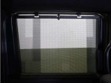 【ロールサンシェード】日差しを和らげ、プライバシー保護にも役立ちます。