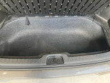 荷室部下部にはちょっとした小物を収納できるアンダーボックスがあるので荷室を広く使えます。