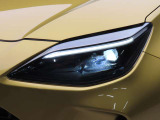 LEDヘッドライトを搭載。夜間の運転も安心です♪