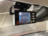 【別途SDカードの購入が必要です。また社外品は保証対象外となります。】運転中の映像・音声などを記録して、交通事故やトラブルが起きた時の正確な状況把握に役立つドライブレコーダーが装着済。