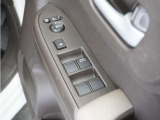 ◆パワーウィンドウスイッチ◆運転席から全席の窓の開閉操作を行うことが出来いつでも換気ができます!