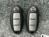 【インテリジェントキー】カバンやポケットに入れたままでもドアの施錠・開錠が可能なスマートキーを装備。スタートボタンのオン・オフ時もカギを取り出す必要がないからとっても便利です♪