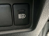 対向車や周囲の状況を判断してハイビーム/ロービームを自動で切り替えます。積極的にハイビームを使い、夜間でも安心して走行できます。