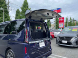 ハーフバックドアで狭い場所でのお荷物の積降に便利です
