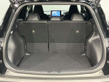 トランク収納スペースをご確認ください。荷物の積み下ろしがしやすい広さを確保しており、日常使いからレジャーまで幅広く活用できます。