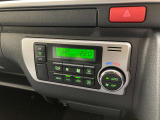オートエアコンは温度を設定するだけで、自動で風量などを設定してくれます。運転しながら操作も必要ないので、安全性も向上します。