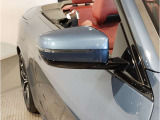 BMWのミラーは車種によって異なりますがレーンチェンジウォーニングが装備されております。詳しくは当店スタッフまでお問い合わせくださいませ。