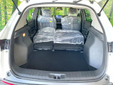 後席を格納すると、これだけの広さが!シーンに合わせたシートアレンジで、大きな荷物も積むことが出来ます♪