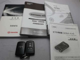 取説・メンテナンスノート・スマートキーの3点セットです。