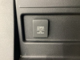 アクセサリーソケットはUSBのアダプターなどをつければ、スマホの充電にも使えます。