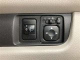 駐車時にミラー格納可能な仕様で狭い場所での安心感もプラスしています。